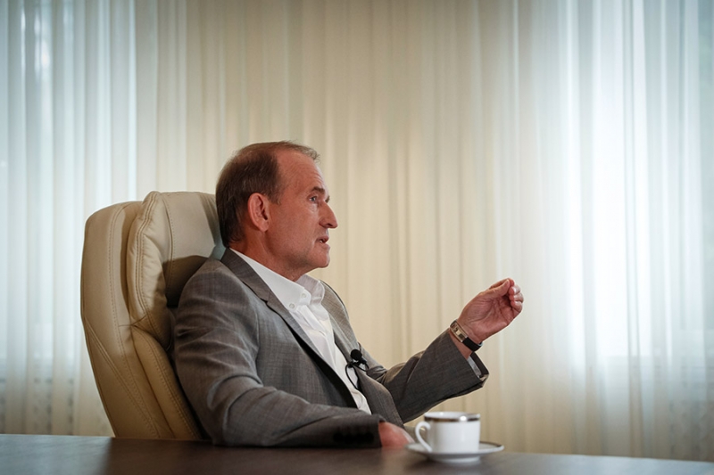 «Человек комсомольского агрессивного типа». Чем известен Виктор Медведчук