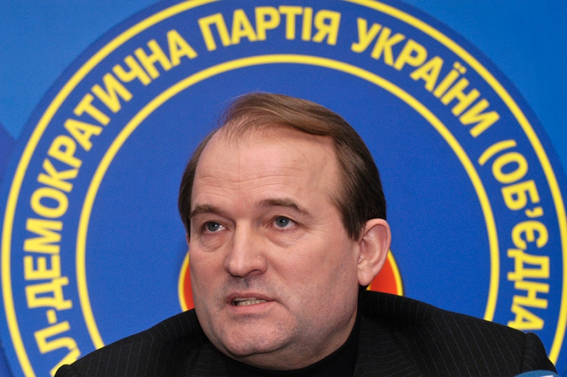 «Человек комсомольского агрессивного типа». Чем известен Виктор Медведчук