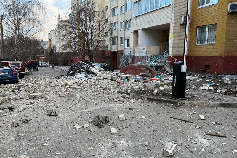 Четыре человека пострадали при обстреле Белгорода и Белгородского