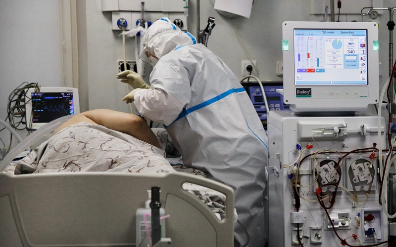 Число заболевших COVID за сутки в России опустилось ниже 40 тыс.