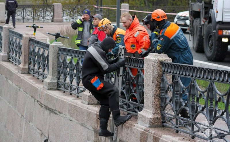 Число жертв падения автобуса в Мойку выросло до семи