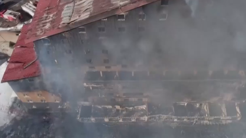 Число жертв пожара на курорте в Турции выросло до 76