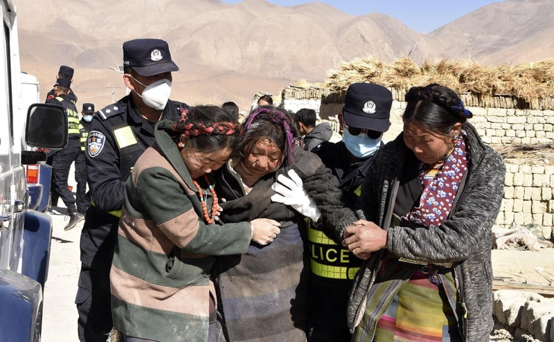 Число жертв землетрясения в Китае выросло до 126