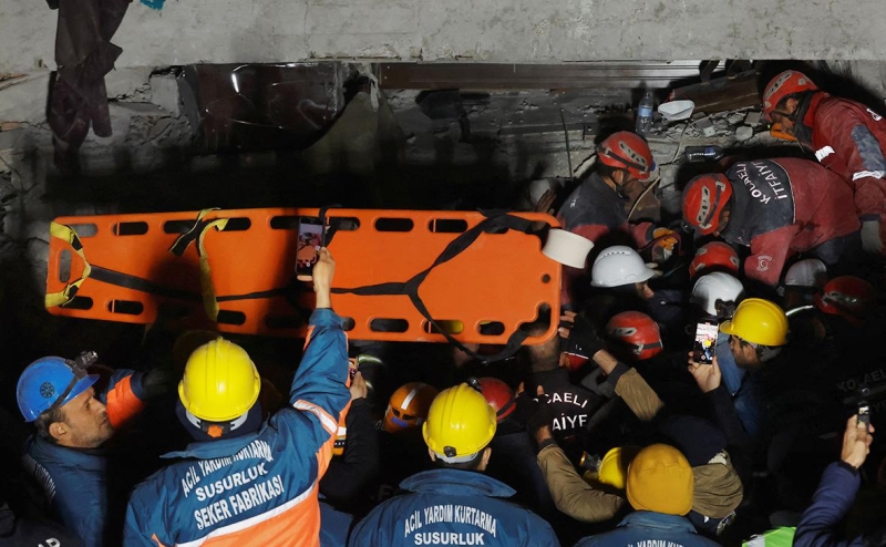 Число жертв землетрясения в Турции превысило рекорд 1939 года