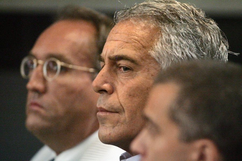 Что было в «файлах Эпштейна» и почему появление там болезненно для