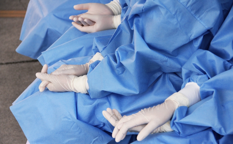 CNN узнал о поставке в США использованных перчаток под видом новых