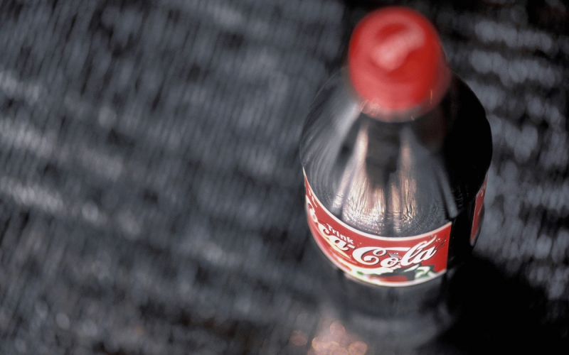 Coca-Cola сообщила о приостановке деятельности в России