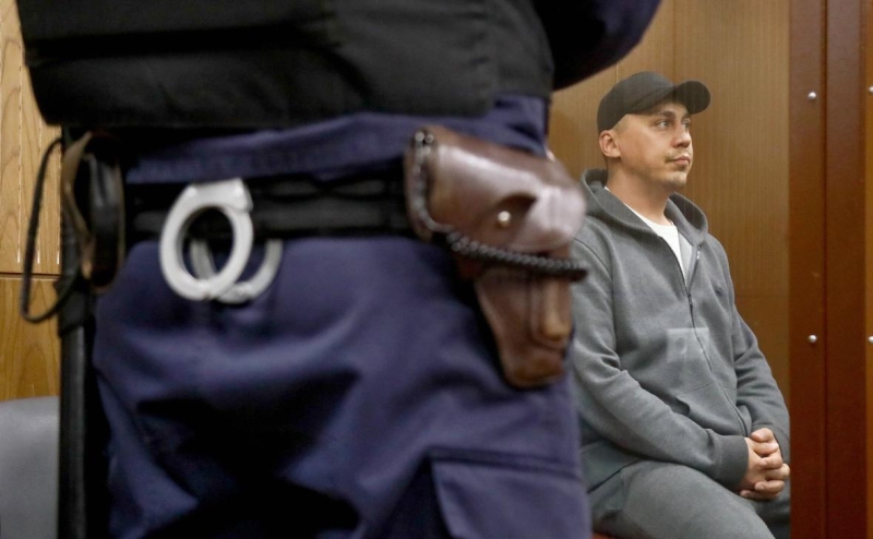 Cуд отправил под домашний арест блогера Портнягина