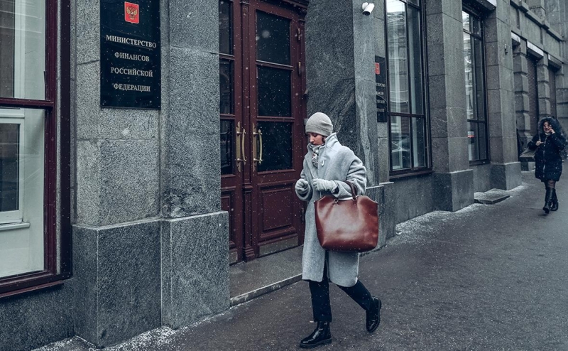 Дефицит бюджета в феврале сократился вдвое