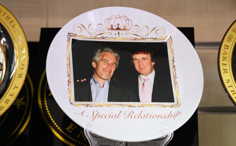 Демократы нашли письма Эпштейна с заявлением, что Трамп «знал о