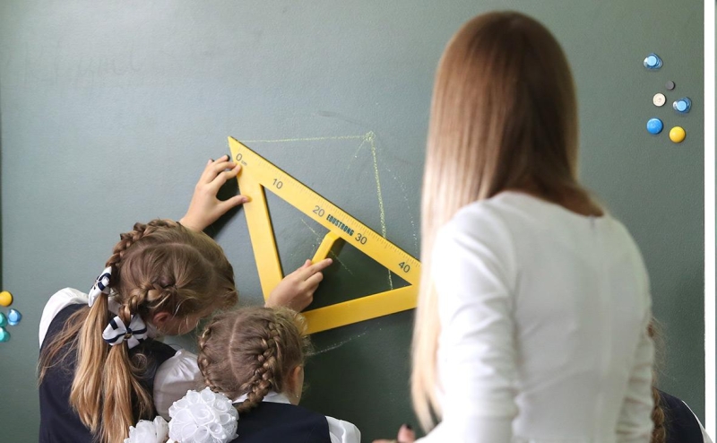 Депутаты предложили запретить работу учителей с дипломами от частников