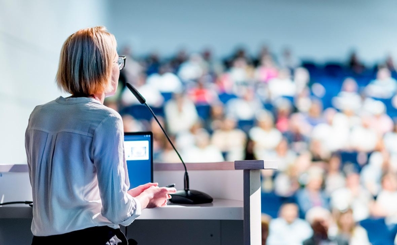 Депутаты запретят иноагентам &laquo;ёрничать&raquo; и проводить мастер-классы