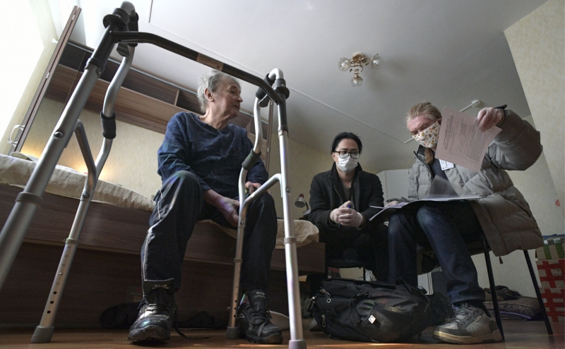 Детей-инвалидов начнут обслуживать в кафе и магазинах вне очереди