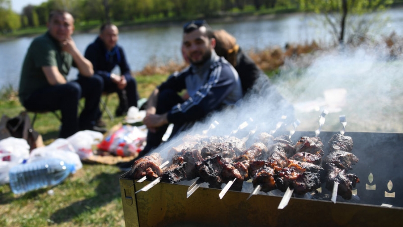 Диетолог рассказала, как лучше всего мариновать шашлык
