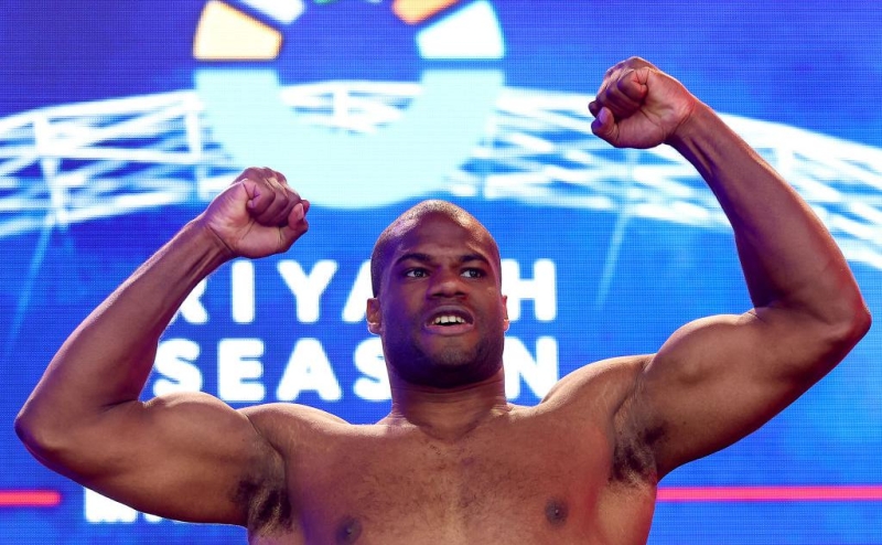 Дюбуа завоевал чемпионский пояс IBF, от которого отказался Усик