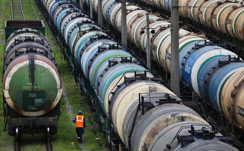 Дюков предупредил о риске дефицита бензина и дизеля