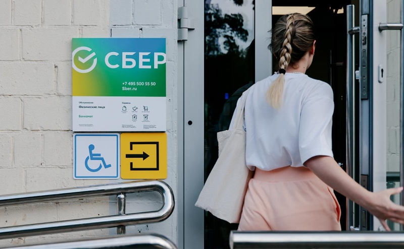 «Дочка» «Сбера» начала удаленно открывать карты для иностранцев