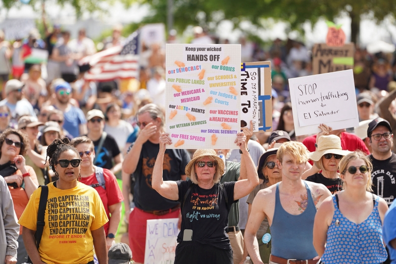 Dogs against DOGE: массовые протесты против Трампа и Маска