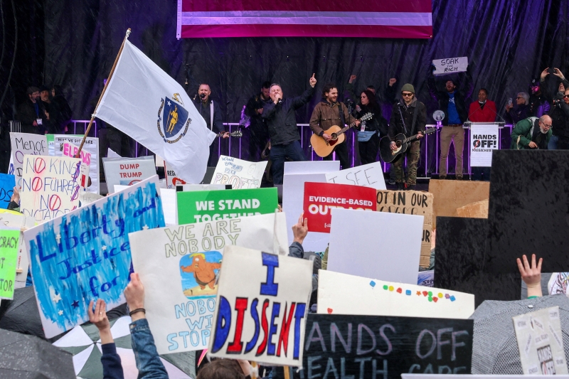 Dogs against DOGE: массовые протесты против Трампа и Маска