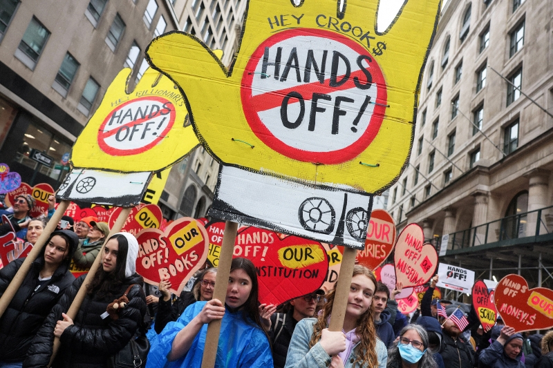 Dogs against DOGE: массовые протесты против Трампа и Маска