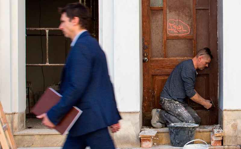 Доля не готовых снизить зарплатные ожидания россиян впервые превысила