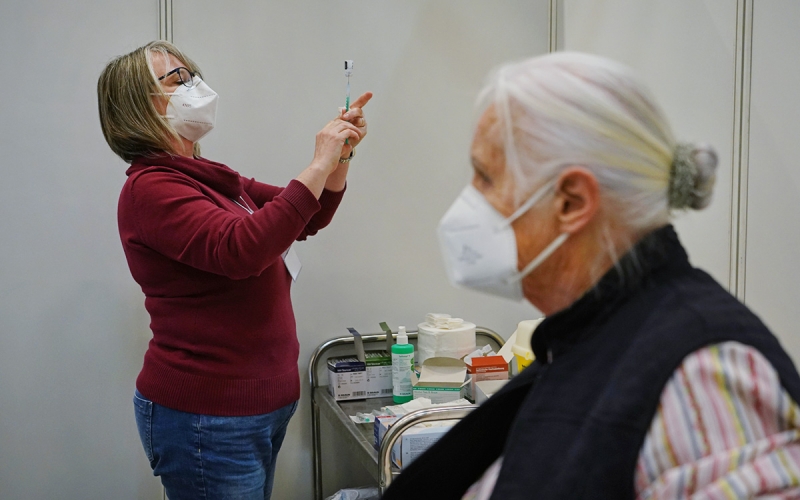 Доля вакцинированных в Евросоюзе с апреля выросла почти в три раза