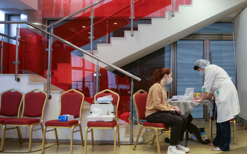 Доля вакцинированных в Евросоюзе с апреля выросла почти в три раза