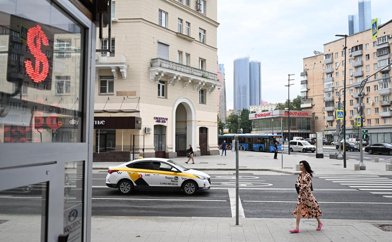 Доллар выше ₽100. Что могут сделать власти для разворота курса