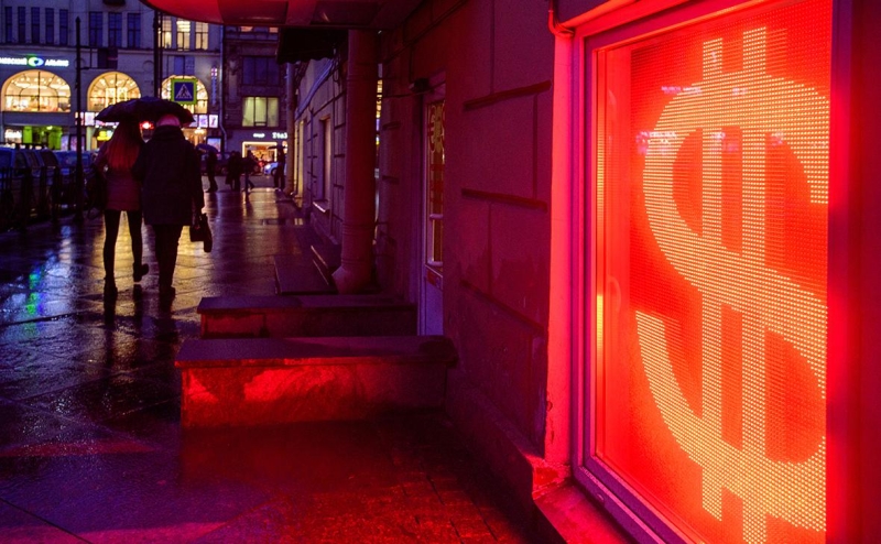 Доллар выше ₽100. Что могут сделать власти для разворота курса