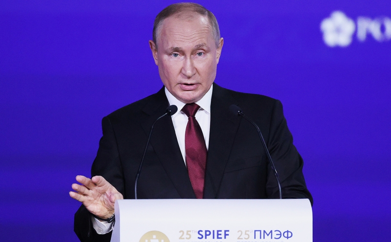 &laquo;Дома надежнее&raquo;: главное из выступления Путина на ПМЭФ-2022