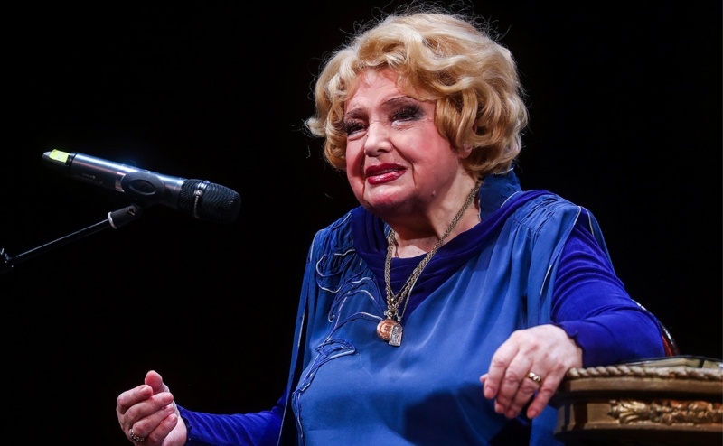 Доронина обратилась к Путину с просьбой «изгнать» худрука МХАТа