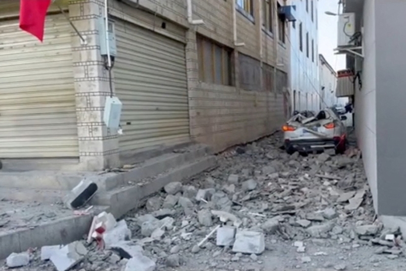 Доступ к Эвересту закрыли для туристов после землетрясения в Тибете