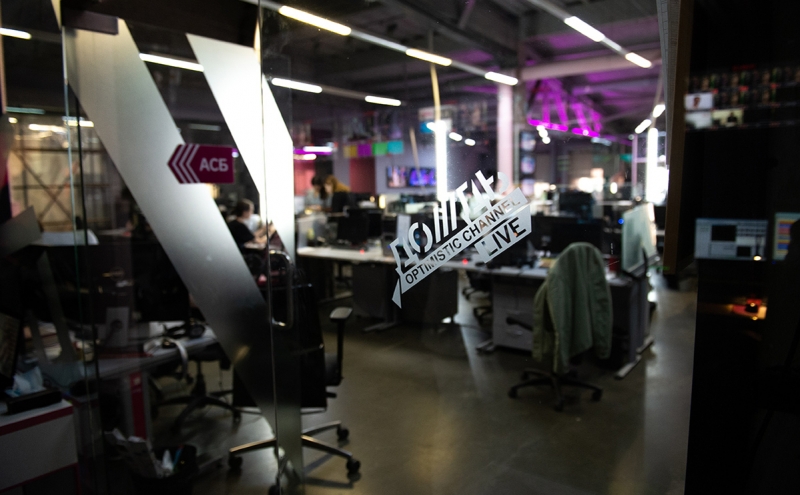 &laquo;Дождь&raquo; уволил журналиста за слова о помощи российским военным