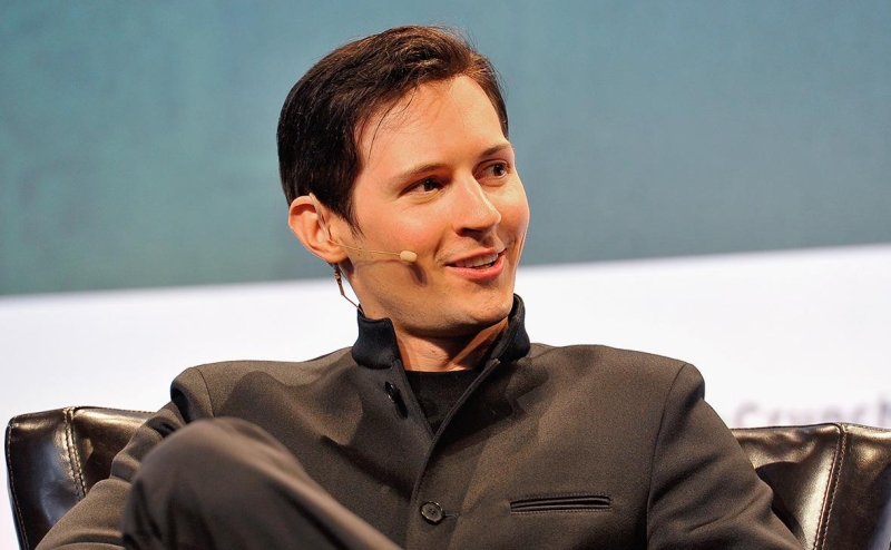 Дурова и его спутницу заметили на прогулке на Елисейских полях