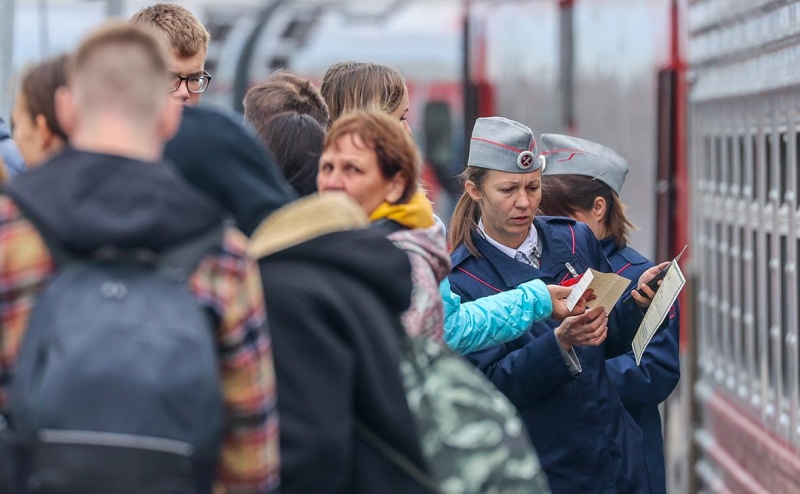 Движение поездов на перегоне на магистрали Москва —