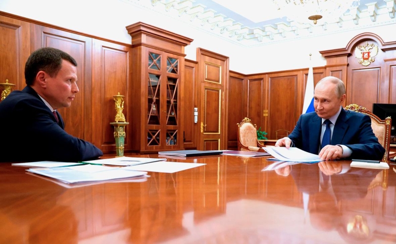 Двух бывших топ-менеджеров заочно арестовали из-за «планшета Чубайса»