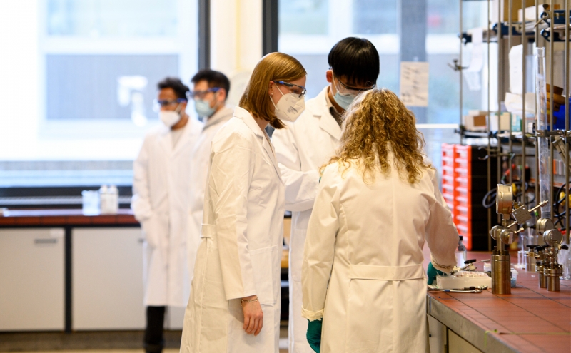 Джонсон призвал российских ученых переезжать в Великобританию