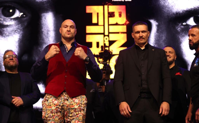 Джошуа в двух раундах нокаутировал экс-чемпиона UFC в боксерском