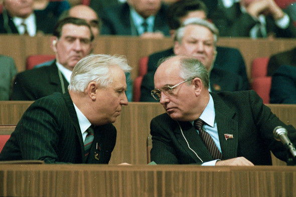 Егор Лигачев: от комсомольца к секретарю ЦК КПСС. Фотогалерея