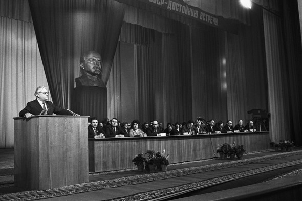 Егор Лигачев: от комсомольца к секретарю ЦК КПСС. Фотогалерея