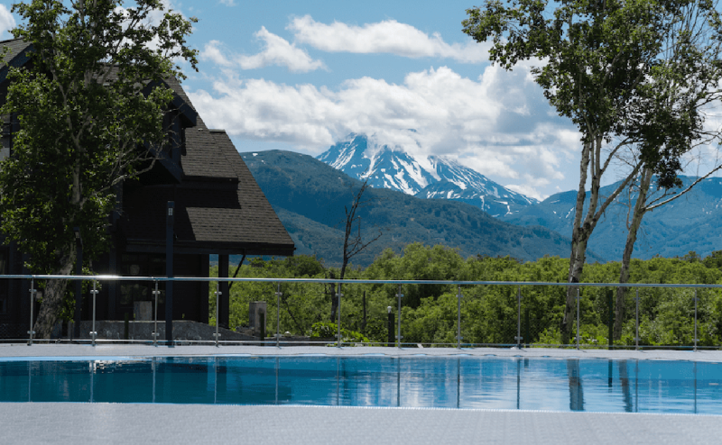 Ейск вместо Анапы и монастыринг: как отдыхают в России этим летом