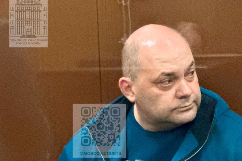 Экс-губернатора Курской области Смирнова привезли в суд