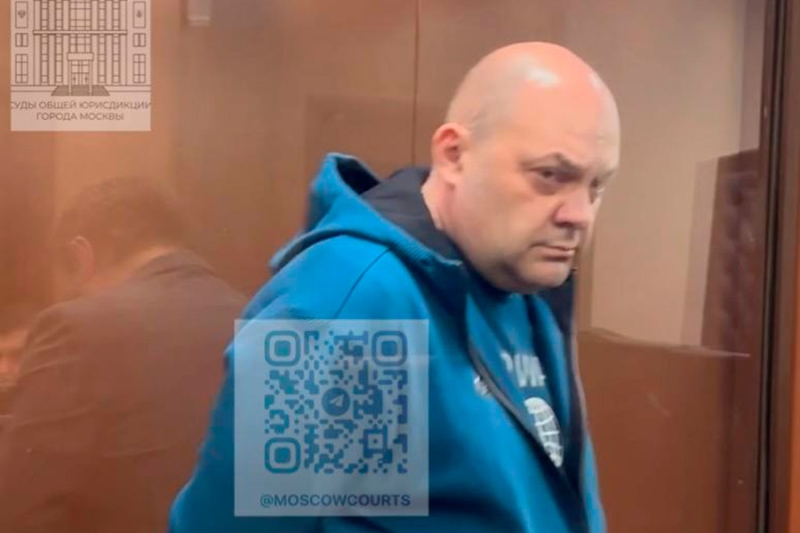 Экс-губернатора Курской области Смирнова привезли в суд