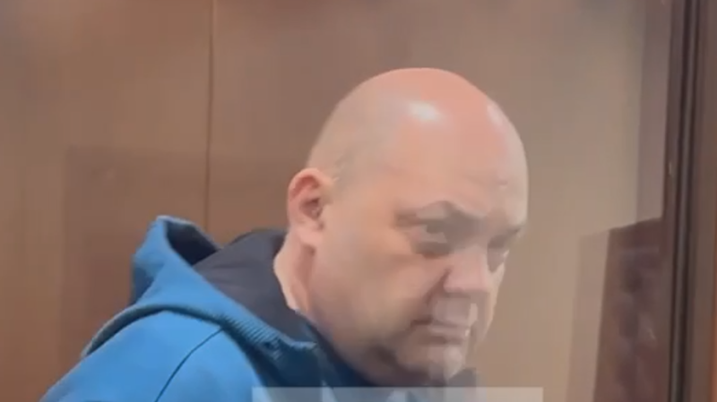 Экс-губернатора Курской области Смирнова привезли в суд