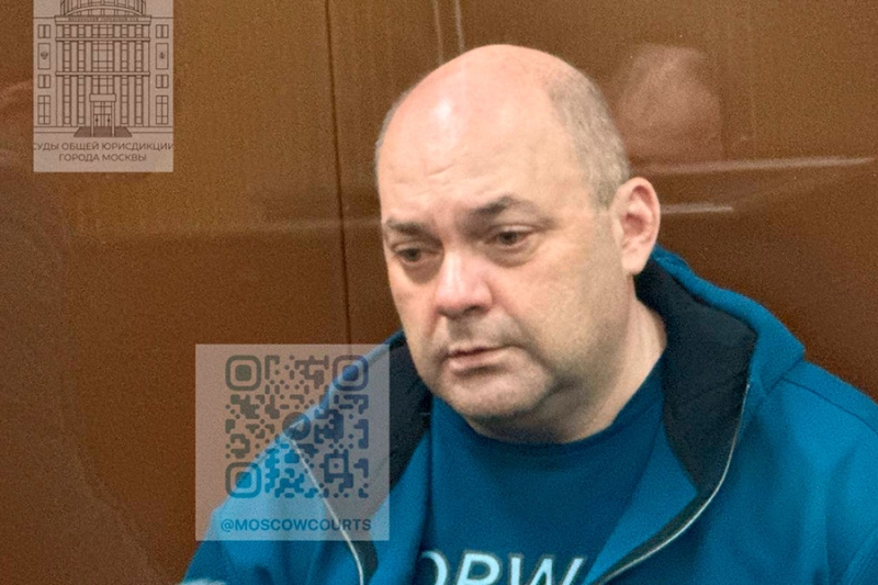 Экс-губернатора Курской области Смирнова привезли в суд