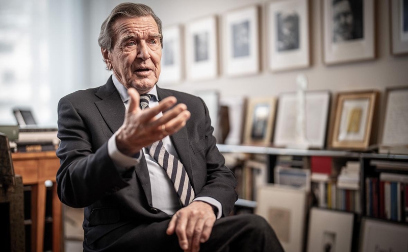 Экс-канцлер ФРГ Шредер исключил достижение мира на Украине военным