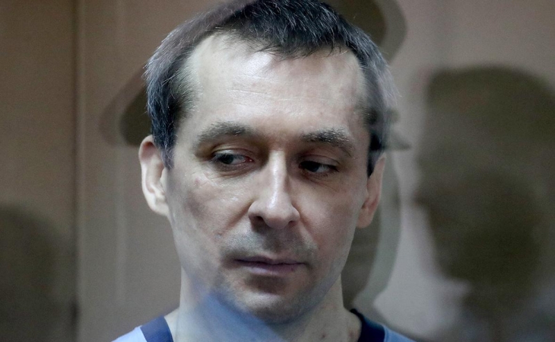 Экс-полковник МВД Захарченко попросился на военную операцию