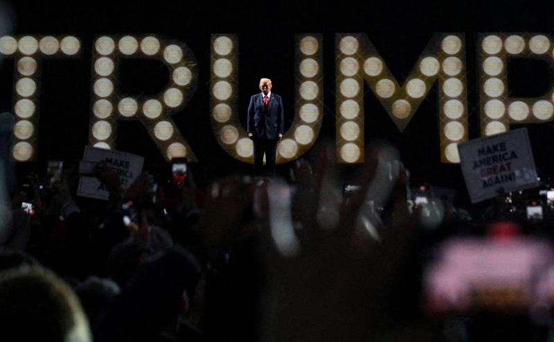 Экс-посол США сообщил о желании Трампа развалить ЕС с «картой Орбана»