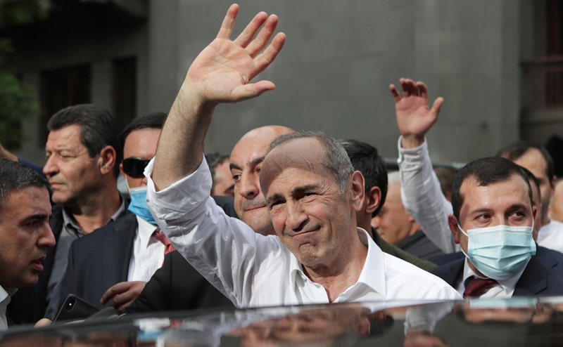 Экс-президент Армении предложил урезать полномочия премьера