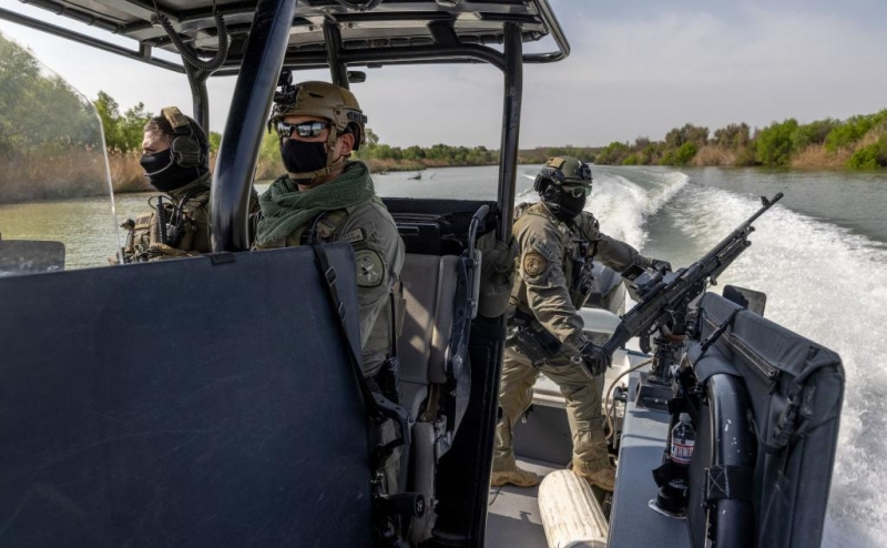 Экс-сотрудники ФБР предупредили о «мягком вторжении» мигрантов из